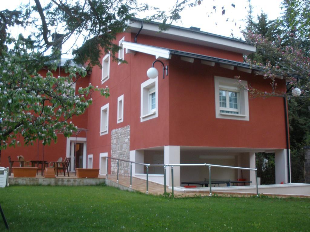 Hotel Chalet Puigdefabregas Хака Екстериор снимка